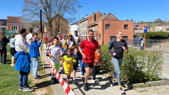 Meer dan 300 Leuvense jongeren lopen samen rond België tijdens Buurtrun